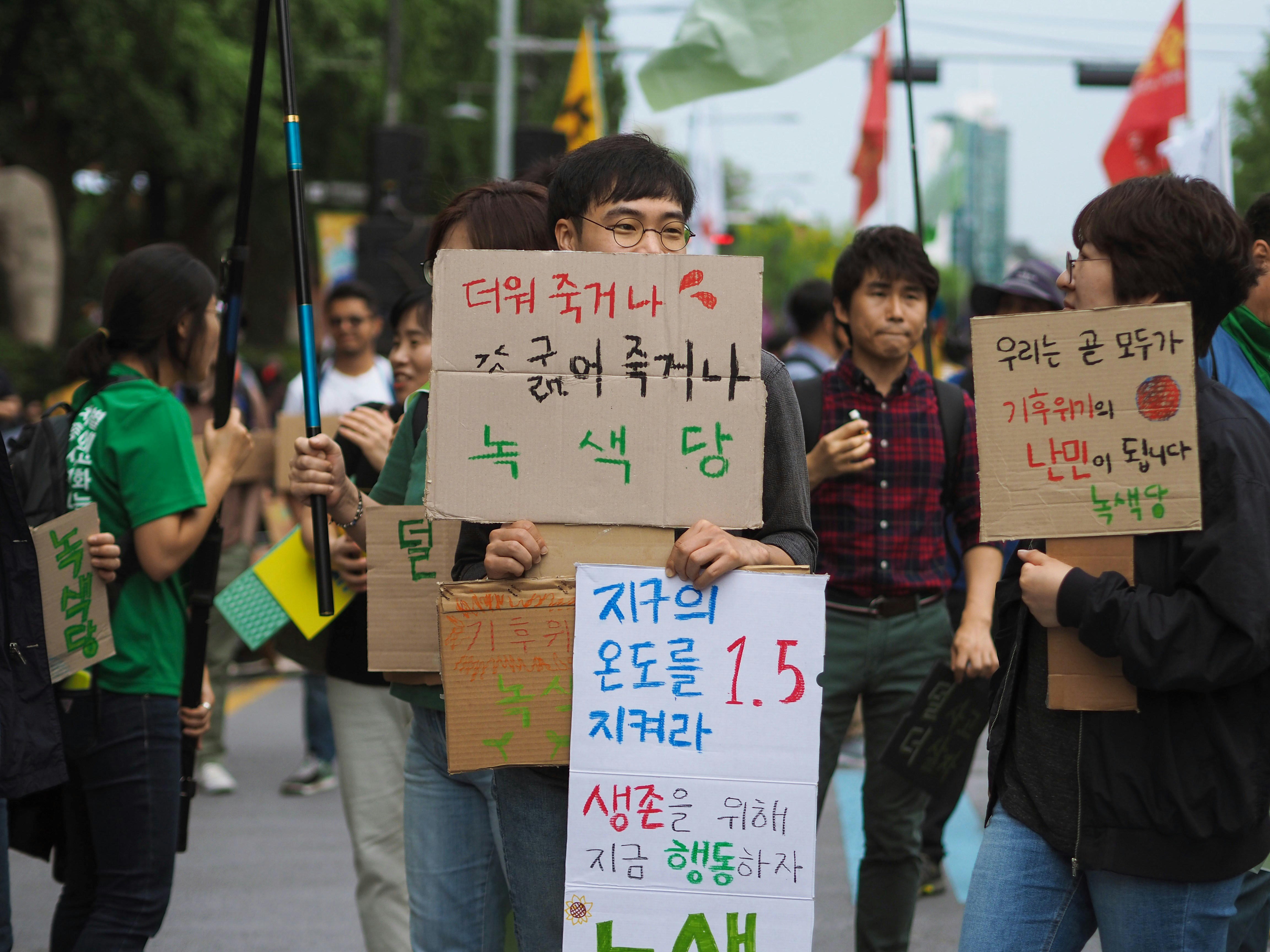 한쪽 코막힘, 코피 등 비부비동종양의 위험 신호를 나타내는 인포그래픽입니다. 조기 진단의 중요성을 강조합니다.